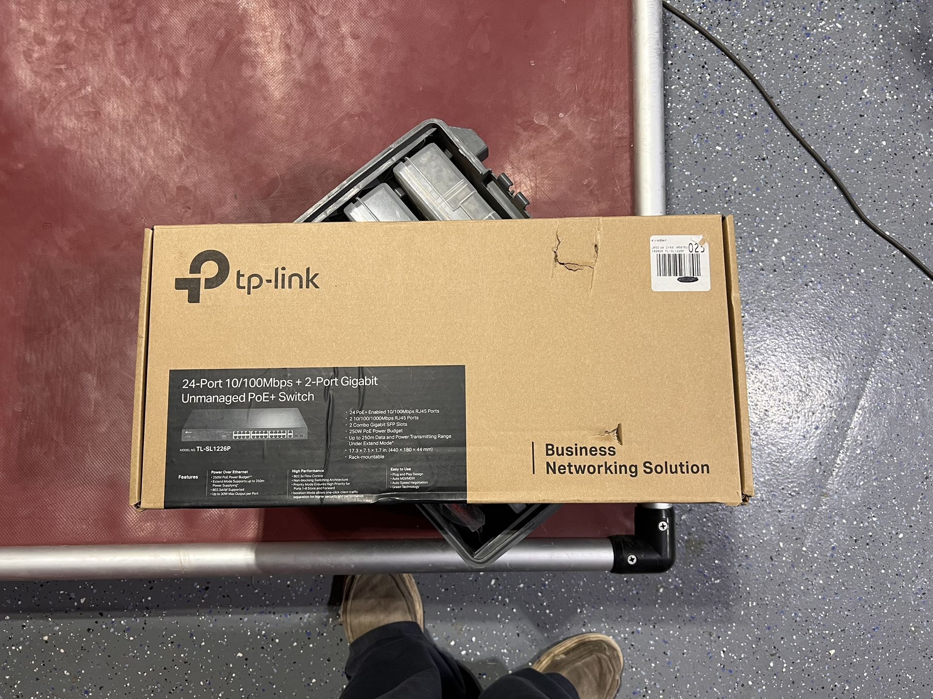 TP Link 24-Port 10/100 Mbps + 2-Port Gigabit Rackmount Switch - Image 2